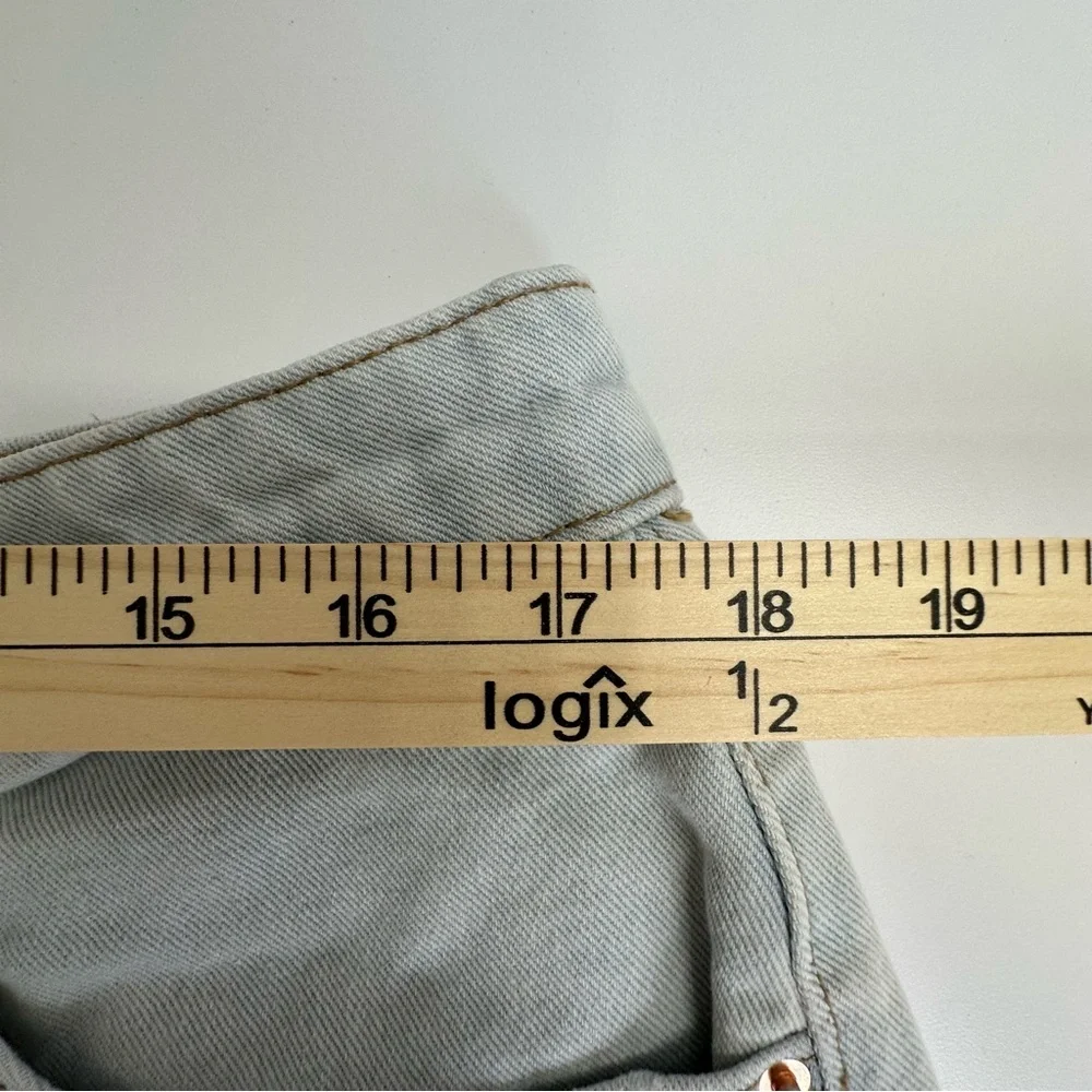 WILD FABLE  Super High Rise Cutoff Light Wash Denim Shorts Raw‎ Hem Size 14 - Picture 9 of 13